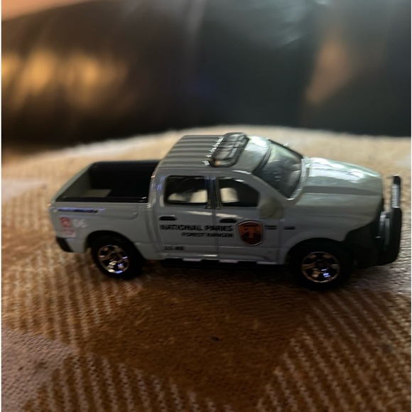 MATCHBOX BOAT CARS AND RESCUE TRUCK - Picture 7 of 10